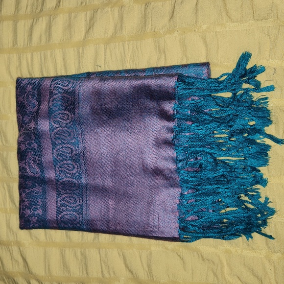 Pashmina - Picture 1 of 3